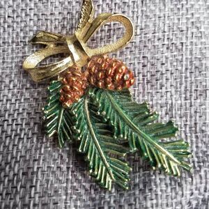 Gerrys Vintage Pine Bough with Pine Cones Brooch